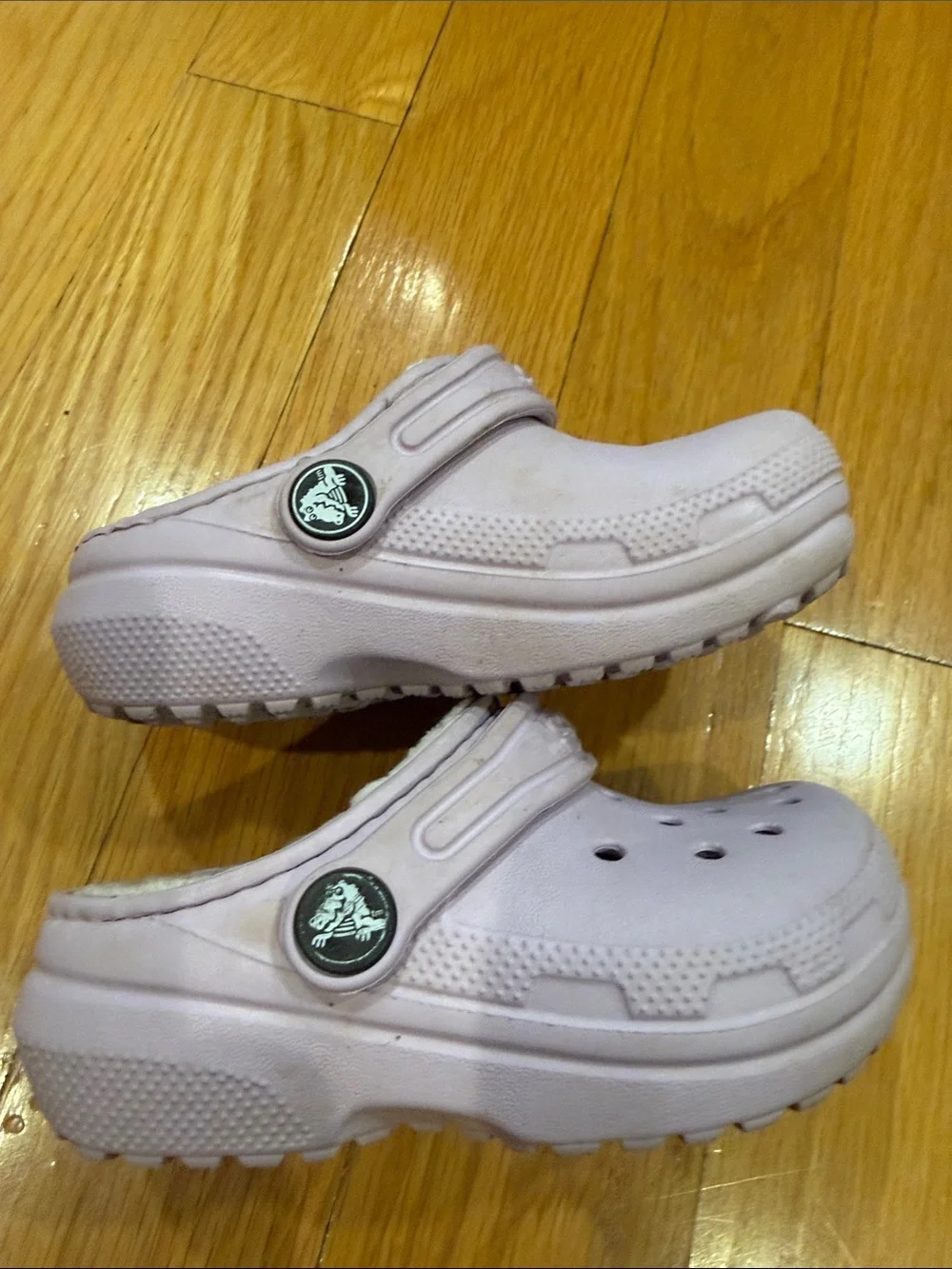 Crocs girls purple lined clog size C7 .